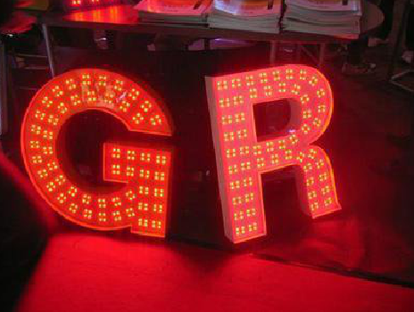 吴堡LED发光字常见的安装误区。